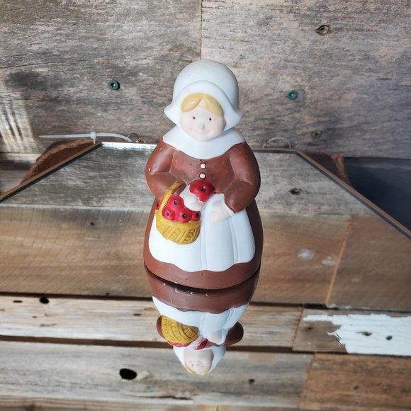 Russ Berrie Bell - Pilgrim Lady with Basket of Apples - Picture 2 of 7